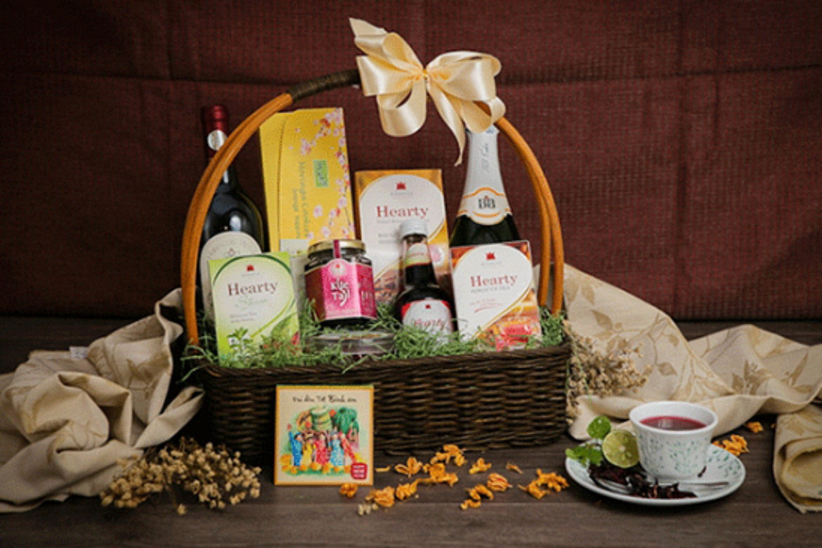 Giỏ quà Tết giá rẻ với sự kết hợp đa dạng và phong phú Giỏ quà Tết giá rẻ với sự kết hợp đa dạng và phong phú