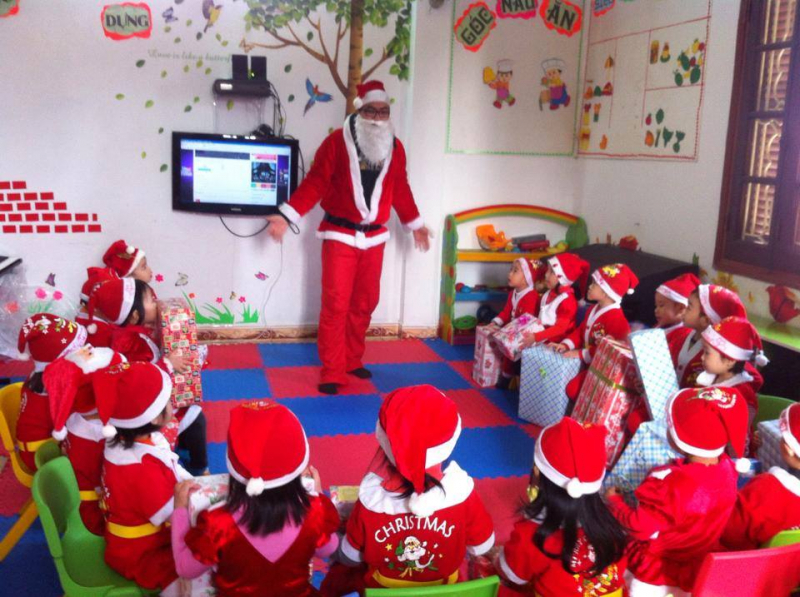 Dịch vụ ông già Noel tặng quà - Mang niềm vui Giáng sinh năm 2024