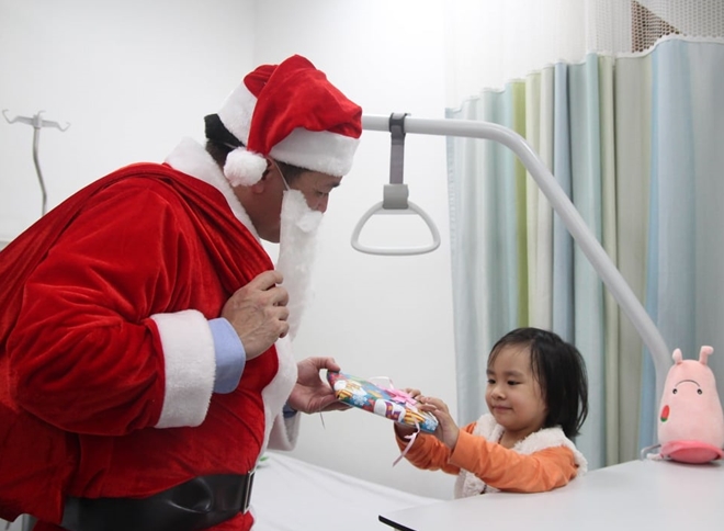 Dịch vụ ông già Noel tặng quà - Mang niềm vui Giáng sinh năm 2024