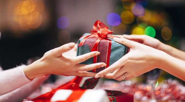 Quà Biếu Sếp - Cách Lựa Chọn Và Tặng Quà Sếp Năm 2024