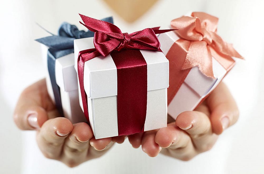 Quà Biếu Sếp - Cách Lựa Chọn Và Tặng Quà Sếp Năm 2024