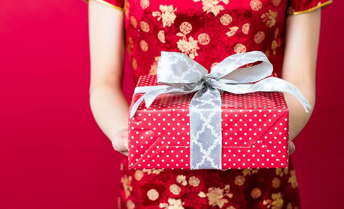 Quà Biếu Sếp - Cách Lựa Chọn Và Tặng Quà Sếp Năm 2024