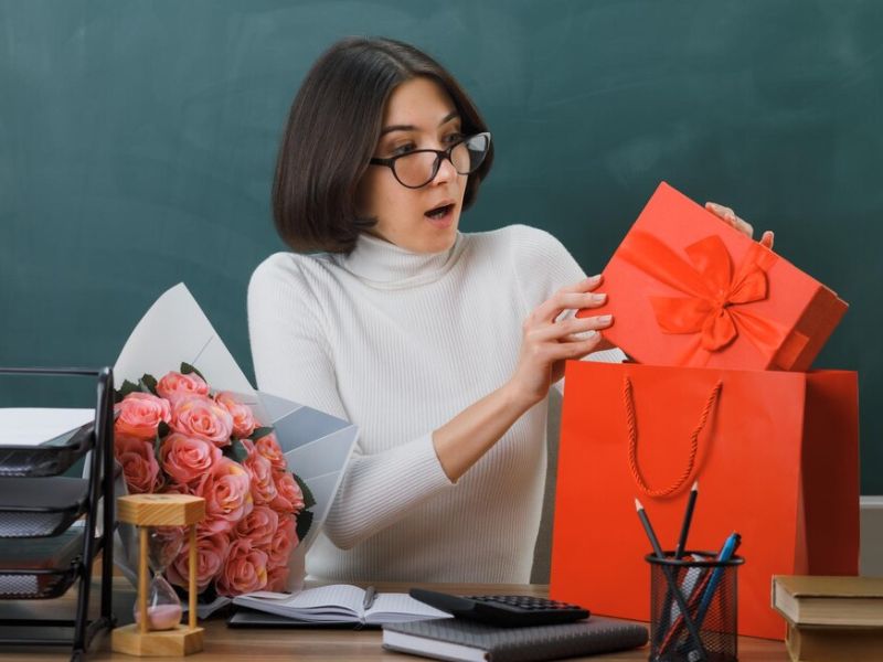 Quà Tặng Cô Giáo Cuối Năm Học Những Gợi Ý Đặc Biệt