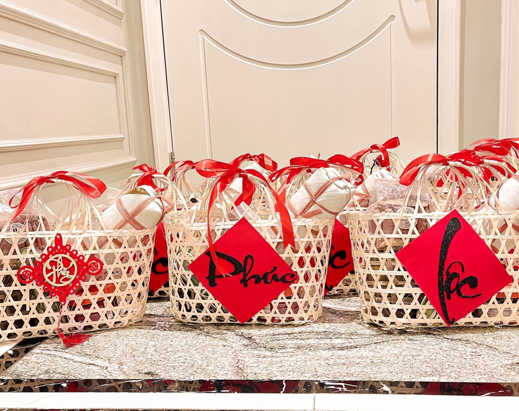 Giỏ quà biếu : Quà Biếu Ý Nghĩa và Ấn Tượng năm 2024 Giỏ quà biếu : Quà Biếu Ý Nghĩa và Ấn Tượng năm 2024