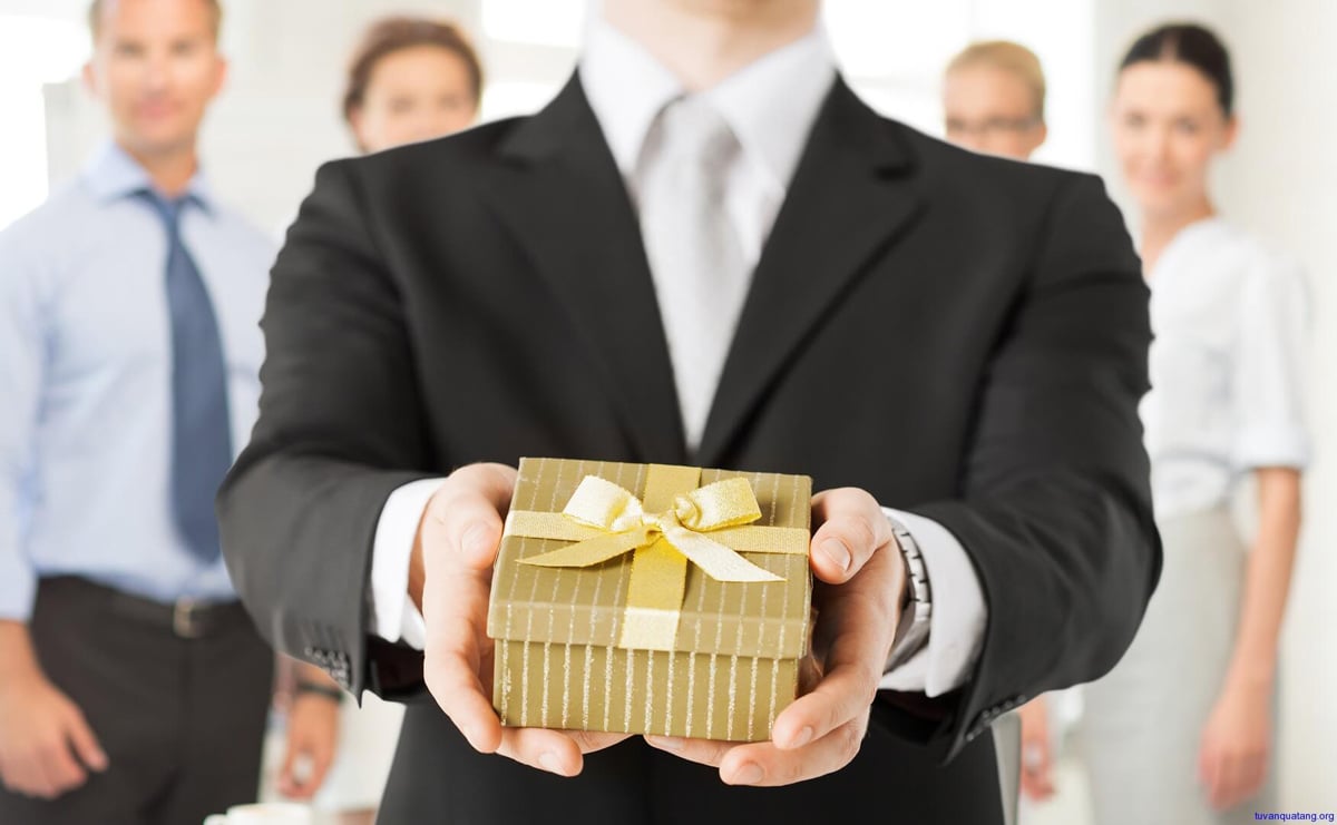Hộp quà tặng khách hàng – Cách tăng sự gắn kết và thể hiện lòng tri ân Hộp quà tặng khách hàng – Cách tăng sự gắn kết và thể hiện lòng tri ân