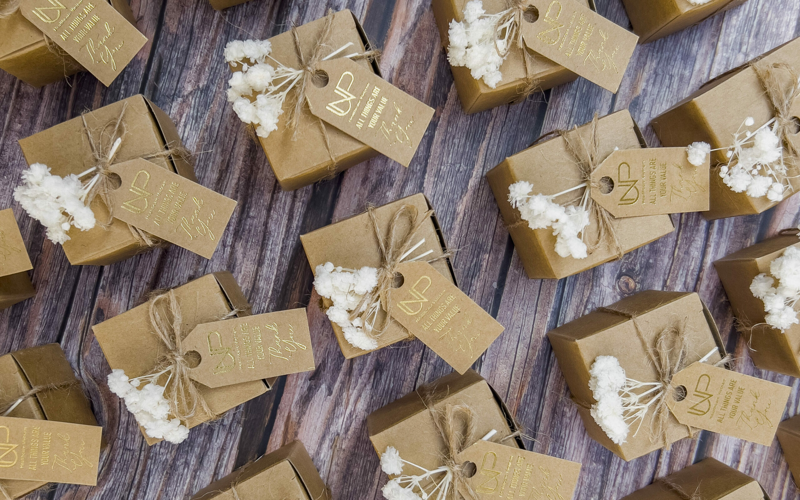 Quà tặng doanh nghiệp: Ý tưởng độc đáo cho đối tác và khách hàng Quà tặng doanh nghiệp: Ý tưởng độc đáo cho đối tác và khách hàng