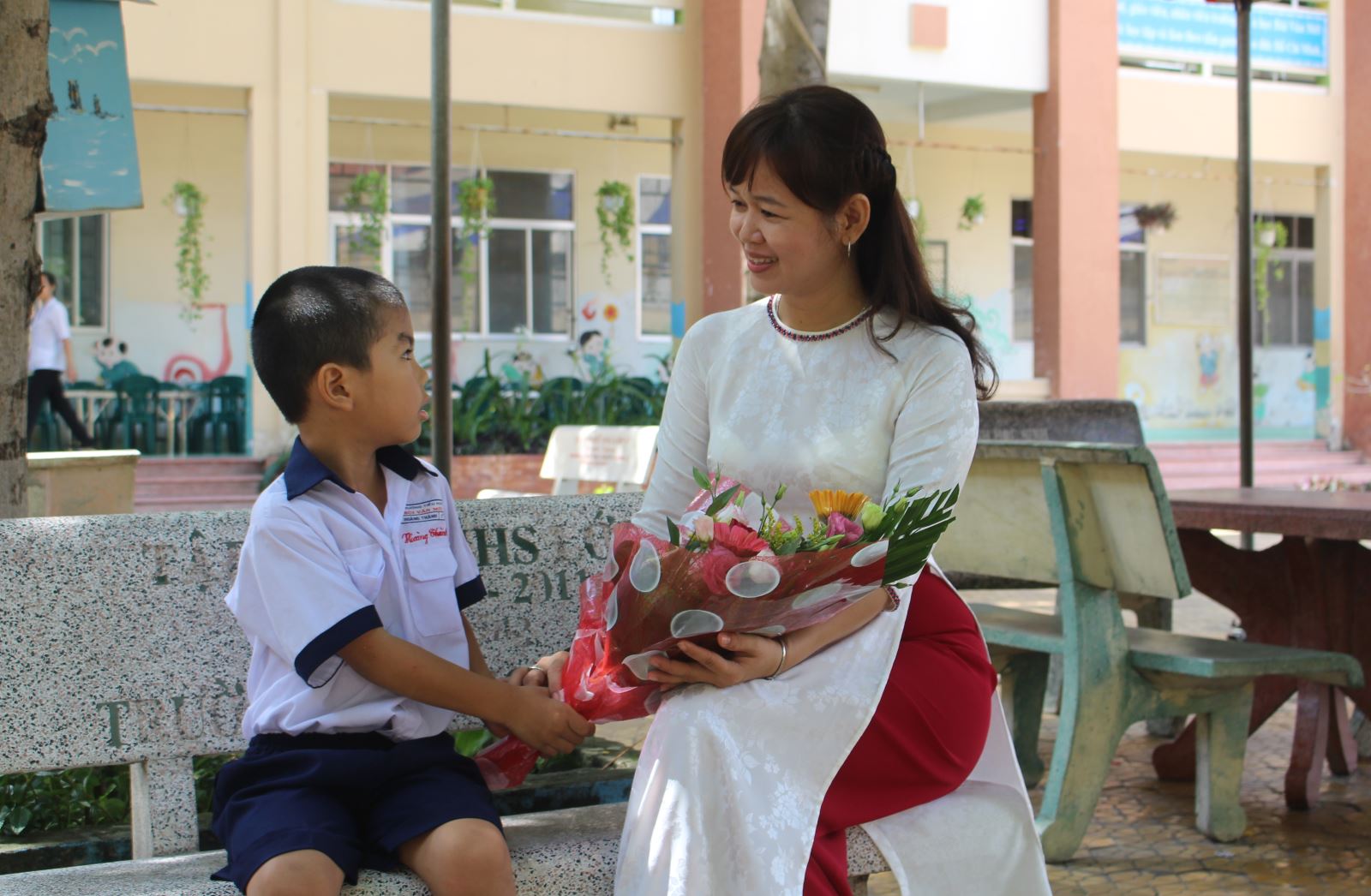 Quà 8/3 cho cô giáo: Ý tưởng độc đáo và ý nghĩa nhất năm 2023 Quà 8 3 cho cô giáo: Ý tưởng độc đáo và ý nghĩa nhất năm 2023